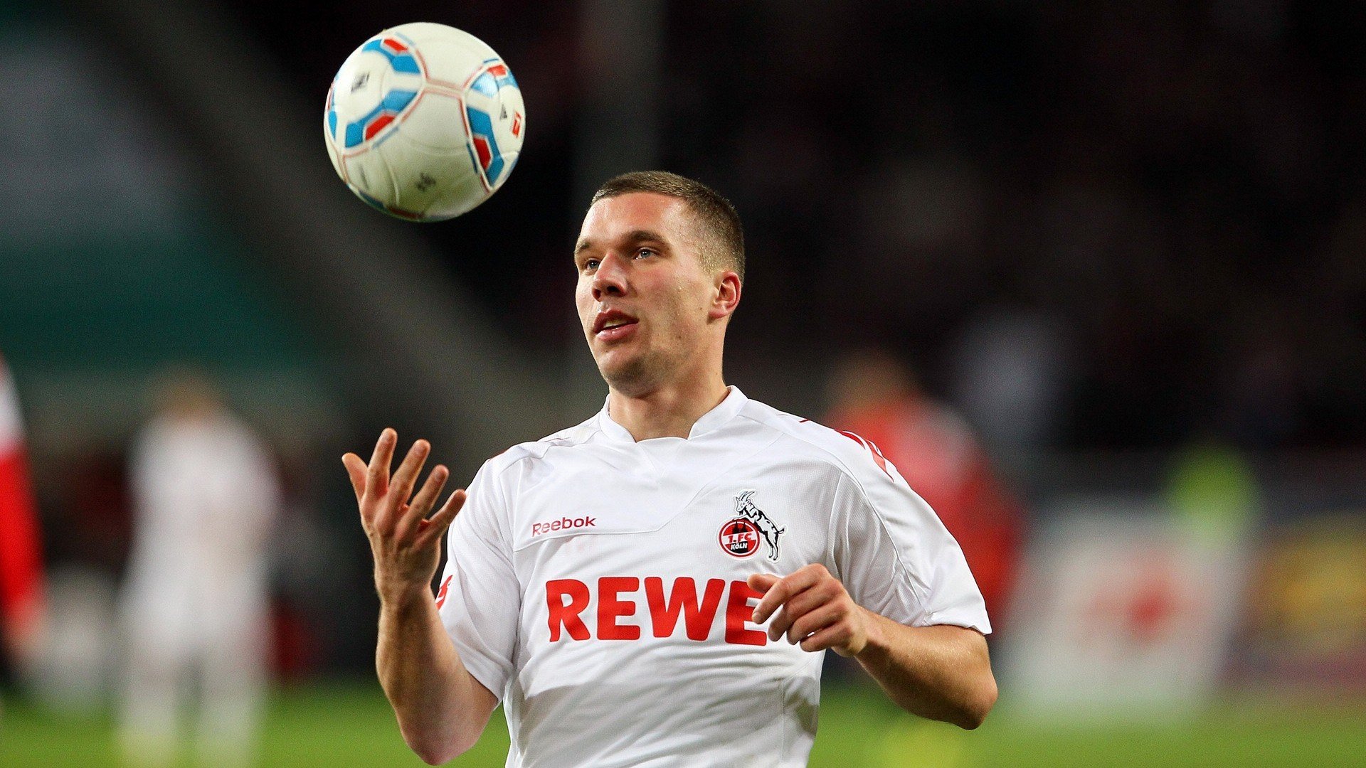 _东道主队爆冷出局，赛场风云变幻！_，东道主直接进决赛吗